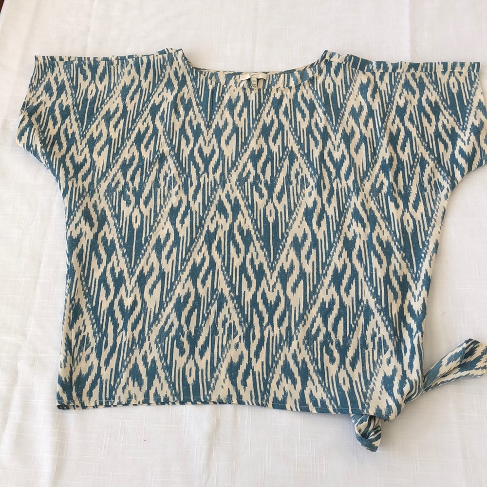 Joie blue/ivory patterned top with left side tie